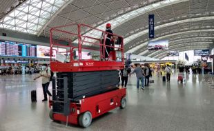 中國自行式高空作業(yè)升降平臺(tái)市場主流機(jī)型的“后浪”-品牌廠家迅特